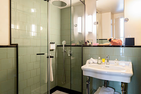 Bonne Chambre DADOU bathroom, hotel Paris 17